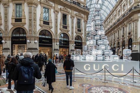 prezzo albero gucci|Natale a Milano, Gucci accende l’albero e la volta dell’Ottagono in .